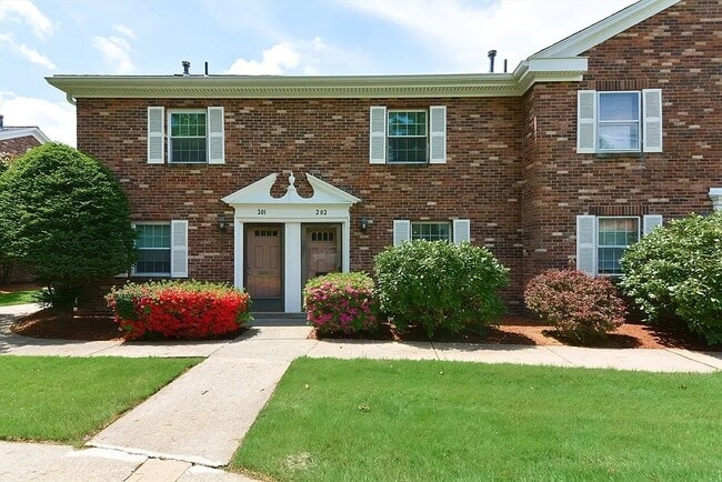Building Photo - 202 Windsor Dr N