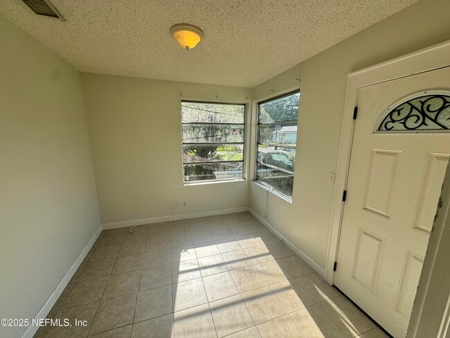 Building Photo - 4050 Dellwood Ave