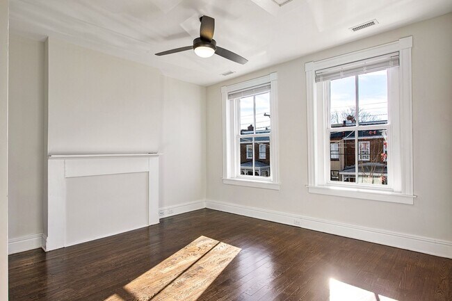 Building Photo - Newly Renovated Historic Church Hill Home