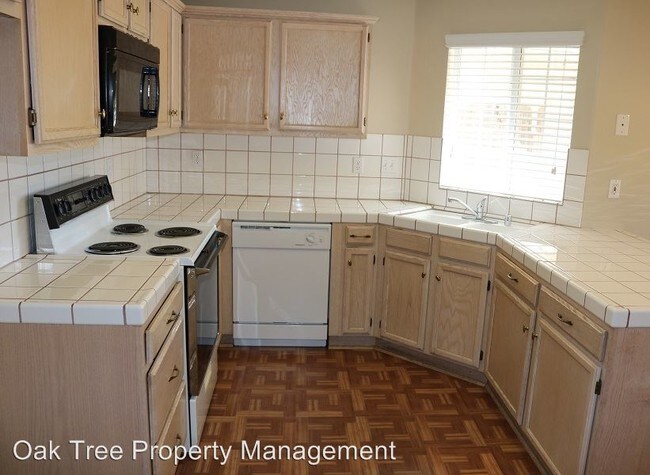 Foto del edificio - 4 br, 3 bath House - 2086 E. Niles Avenue