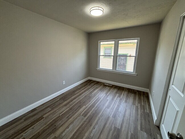 Foto del edificio - Charming 4-bed House in Gary!
