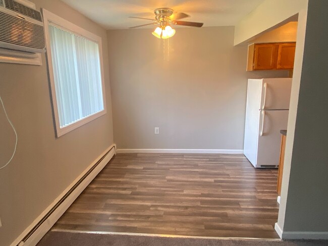 Eating Area - Avalon Court Apartments