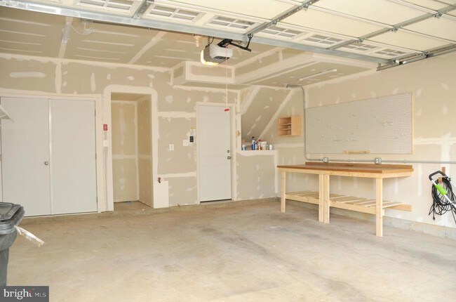 Building Photo - 1113 Red Hawk Way