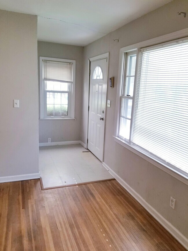 Building Photo - 407 N Glenn St