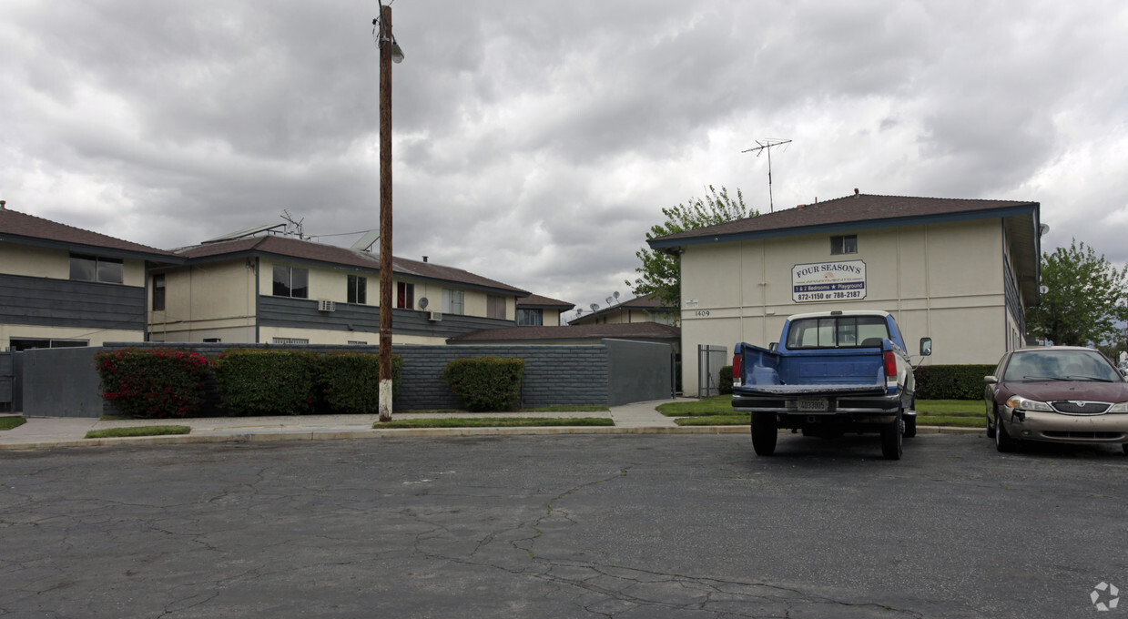 Primary Photo - Four Seasons Apartments