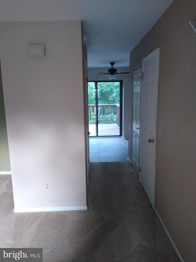 Building Photo - 520 Bassett Ln