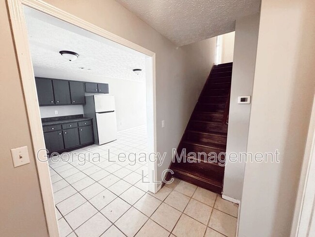 Building Photo - 896 Campbell St