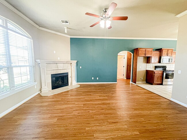 Foto del edificio - 3 Bed - 2 Bath - 2 Car Garage in OKC!