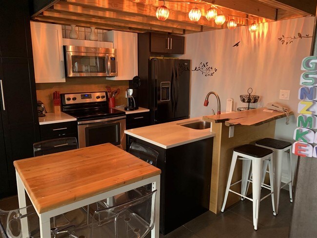Building Photo - 601 White Oak