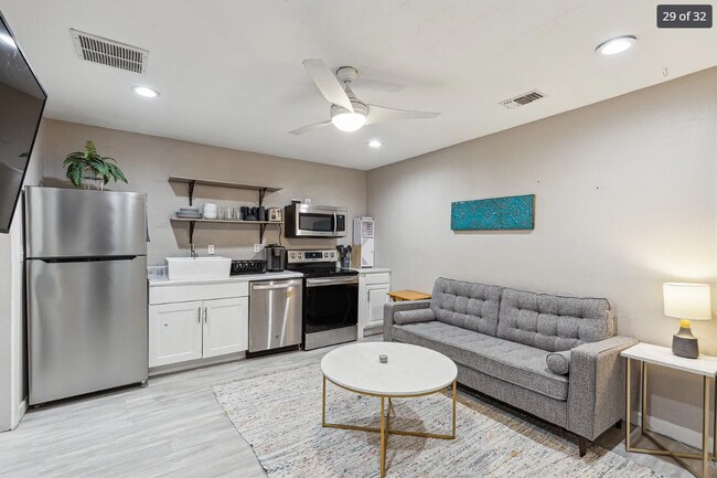 Foto del edificio - 318 S Montreal Ave