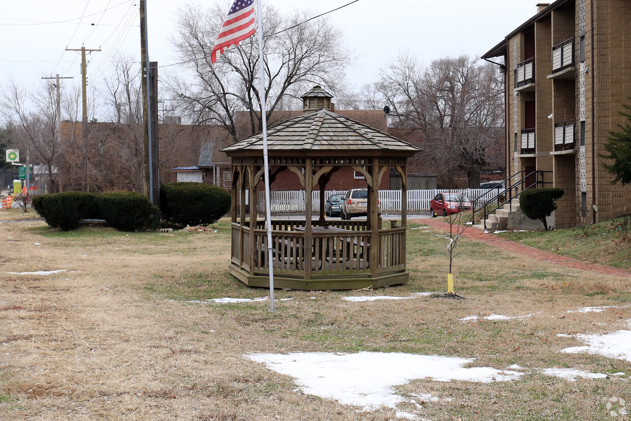 Building Photo - Holabird Manor