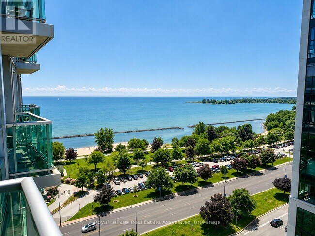 Photo du bâtiment - 1910 Lake Shore Blvd W