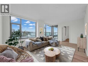 Building Photo - 755 Harbourside Dr