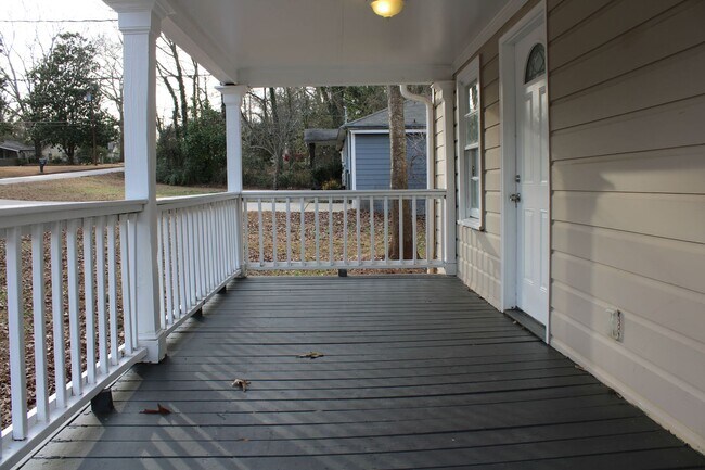 Foto del edificio - Cozy 3BR in Decatur