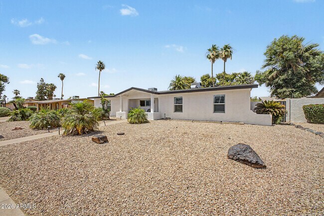 Building Photo - 5140 E Poinsettia Dr
