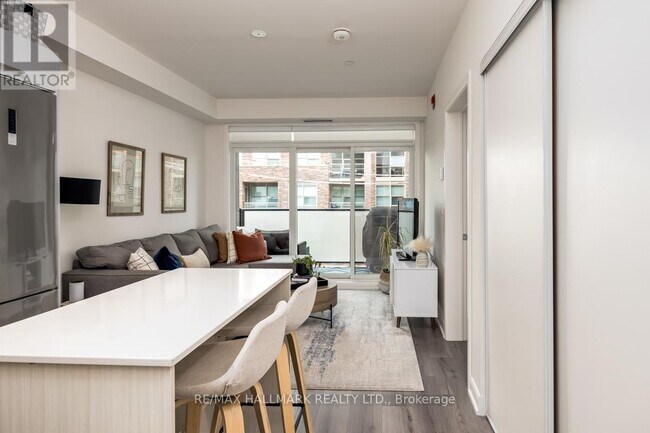 Building Photo - 385 Osler St