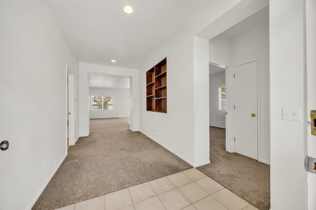 Building Photo - 9259 Crystal Falls Way