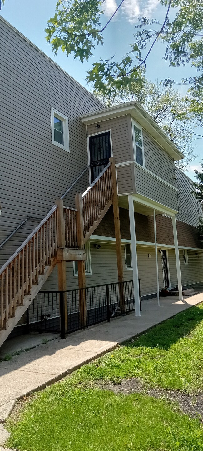 Building Photo - 1513 E 93rd St