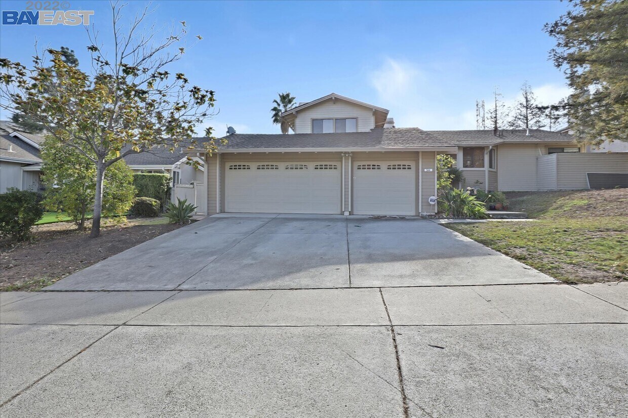 Primary Photo - 544 Alcalde Way