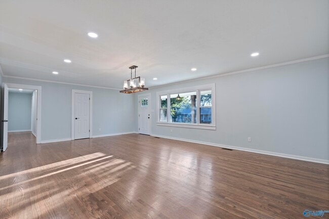 Building Photo - 3311 Beverly Dr SW