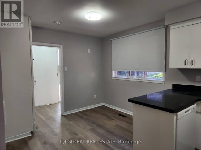 Building Photo - 2143 Linby St