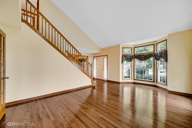 Building Photo - 1341 E Thacker St