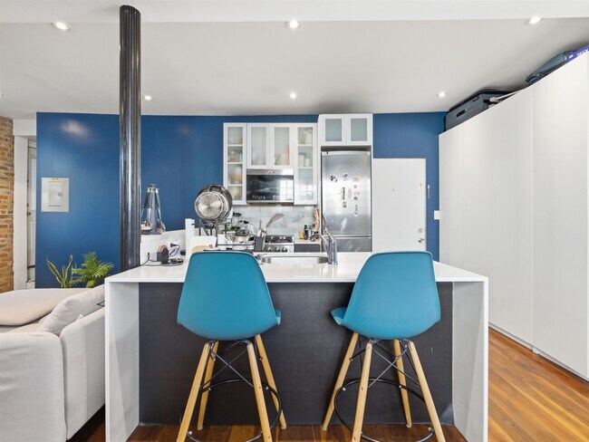 Foto del edificio - 158 New York Ave