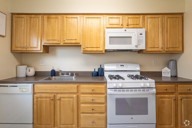 2BR, 1.5BA - 806SF - Kitchen - Liberty Gardens Apartments