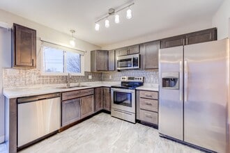 Building Photo - 2320 Ida Dr