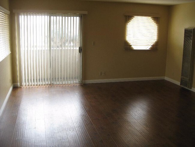 Foto del edificio - 1539 W 206th St