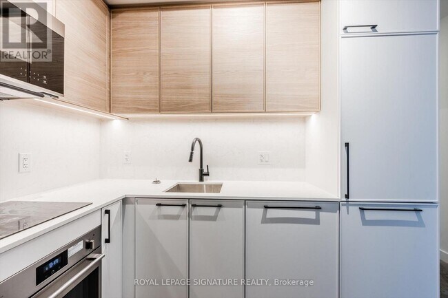 Photo du bâtiment - 1050 Eastern Ave