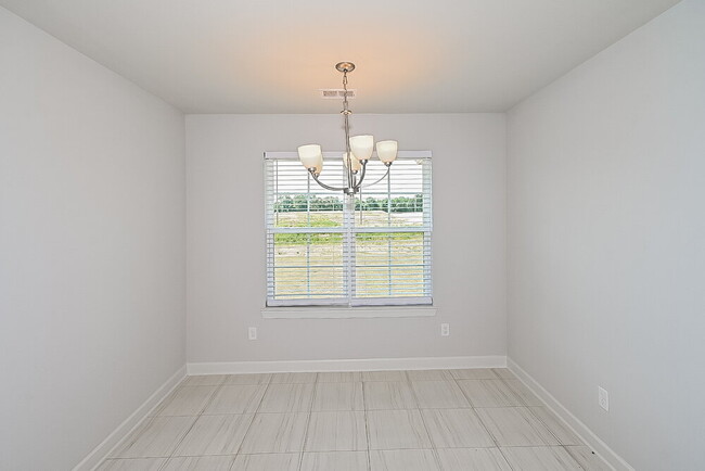 Building Photo - 5315 Holly Ridge Dr