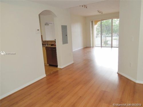 Foto del edificio - 6630 NW 114th Ave