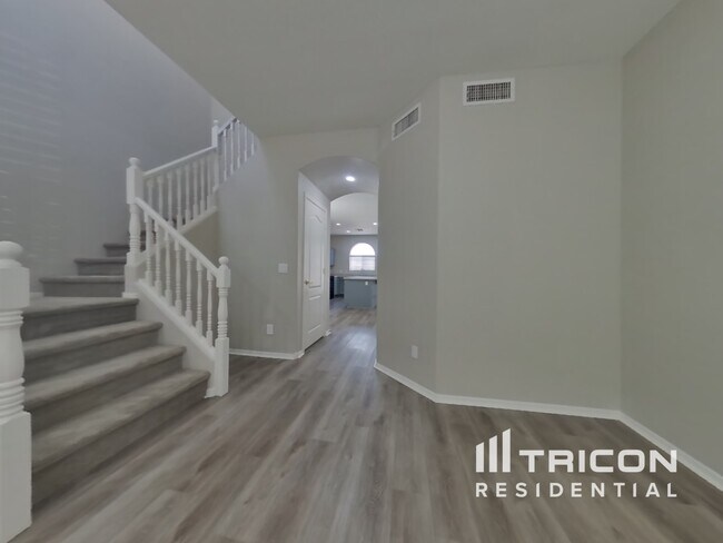 Foto del edificio - 5332 E Holmes Ave