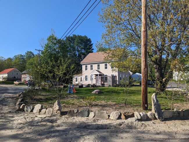 Building Photo - 15 Oak St
