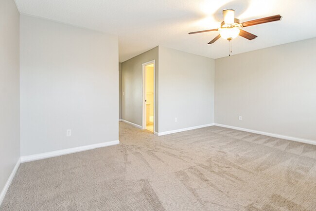 Building Photo - Charming Three Bedroom