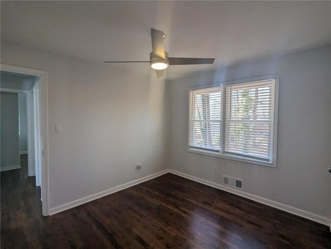 Building Photo - 623 Montevista St SW