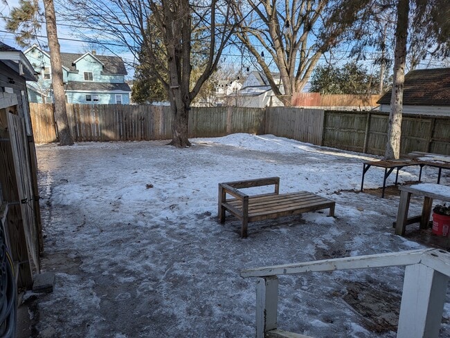 Building Photo - 828 E Thomas St