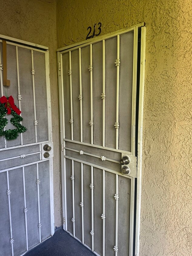 Primary Photo - 15524 Sherman Way