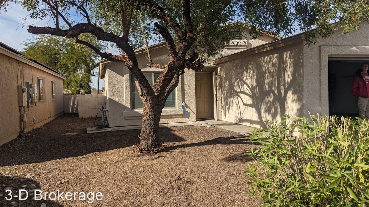 Primary Photo - 3 br, 2 bath House - 5342 S. Via Baltra