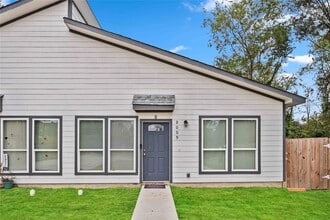 Building Photo - 8009 Sterlingshire St