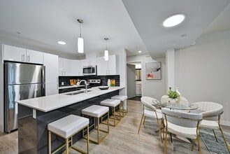 Building Photo - The Onyx Apartments