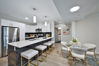 Building Photo - The Onyx Apartments