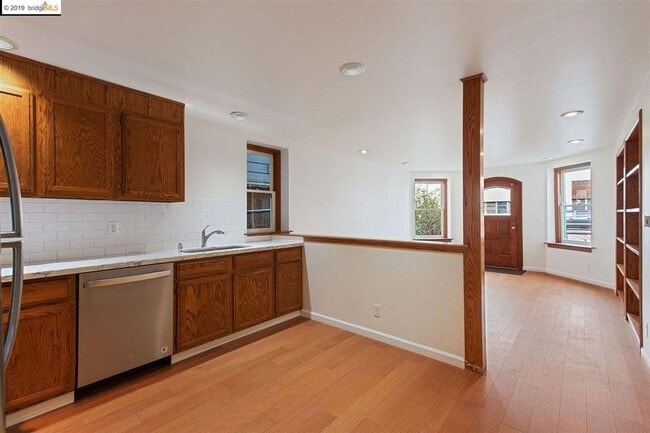 Building Photo - 563 22nd St