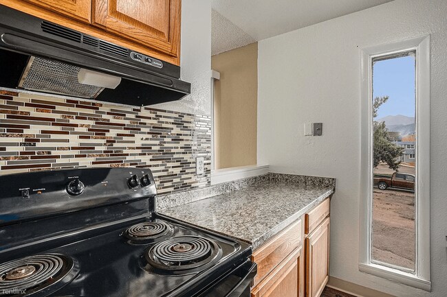 Foto del edificio - 2 br, 1 bath 4plex - 4215 Loomis Avenue C