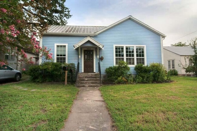 Building Photo - 609 W 35th St