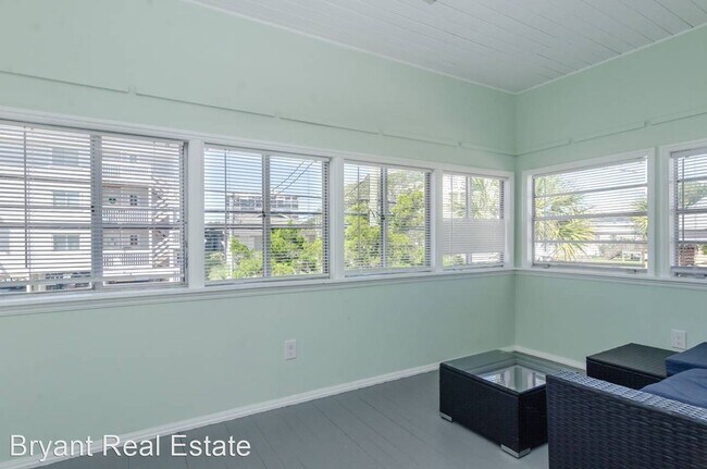Building Photo - 2 br, 1 bath House - 710 Canal Street Uppe...