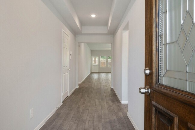 Building Photo - 914 Golden Willow Ln