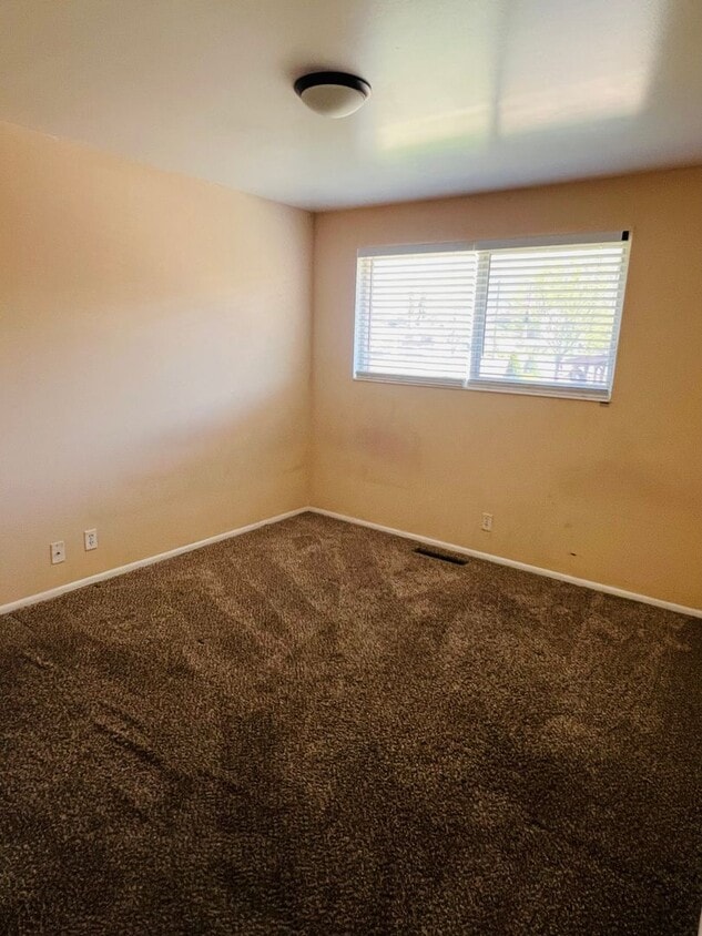 Primary Photo - 40 N Talbot Dr E