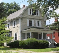 Building Photo - 513 N Center St